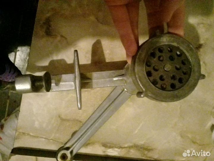 Мясорубку(pучную)