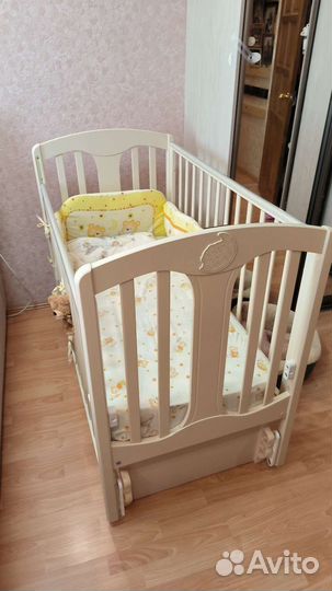 Детская кроватка с продольным маятником