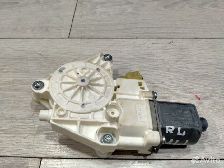 Мотор стеклоподъемника задний левый Mercedes-Benz