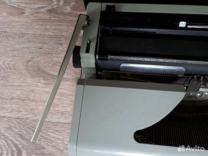 Печатная машинка Любава