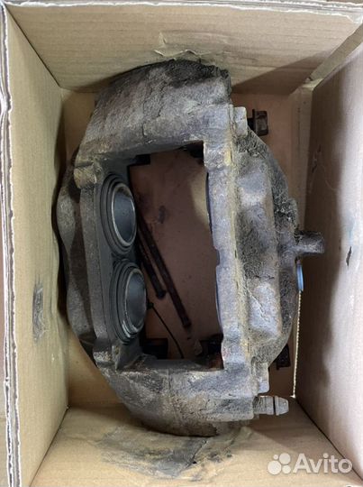 Комплект суппорт тормозной диск Toyota LC200