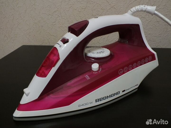 Утюг Redmond RI-C262