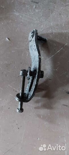 Кронштейн гура на Kia Shuma