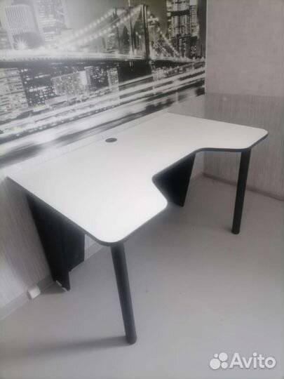 Компьютерный стол белый игровой новый