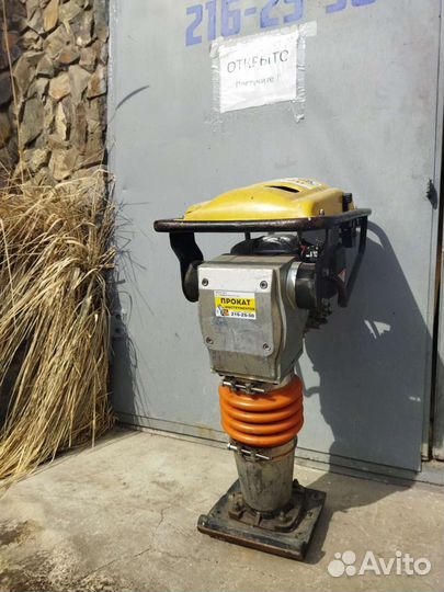 Бензиновая вибротрамбовка вибронога шлепнога трамб
