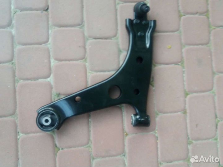 Рычаги передние Шевроле Ланчетти