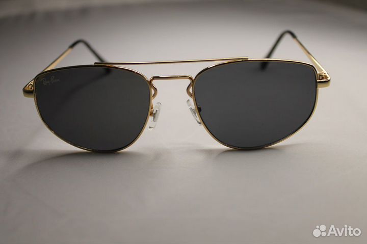 Солнцезащитные очки RAY BAN