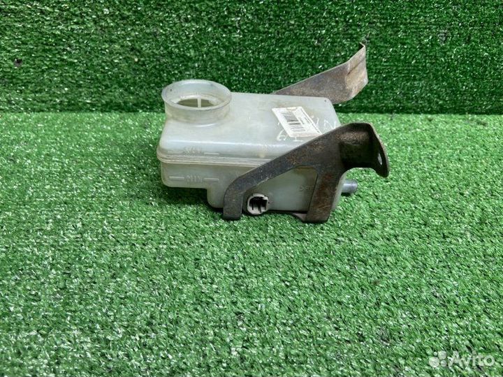 Бачок тормозной жидкости Toyota Noah R60