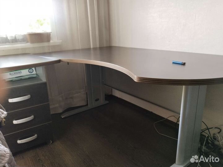 Компьютерный стол (компания Дэфо) с тумбой бу