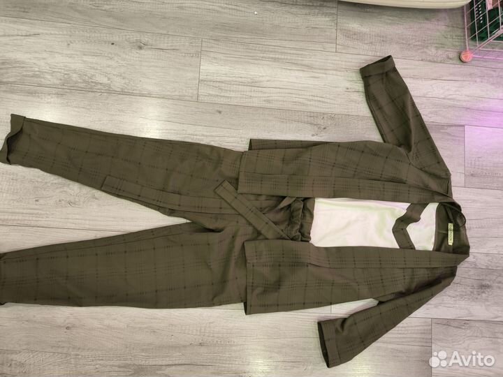 Брючный костюм женский 42 44 2 штуки