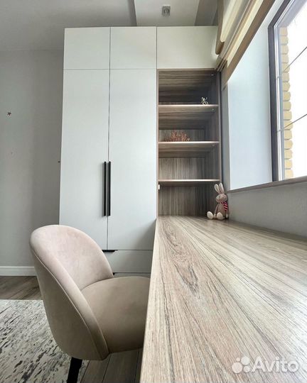 Письменный стол в детской