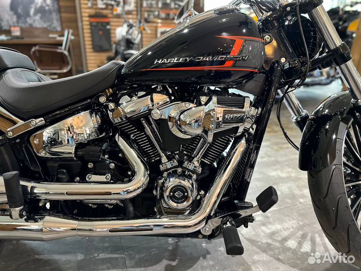 2023 Harley-Davidson breakout 117 (Vivid Black)