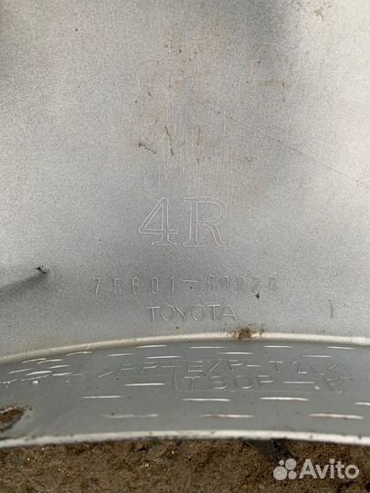 Накладка крыла передняя правая Toyota Land Cruiser