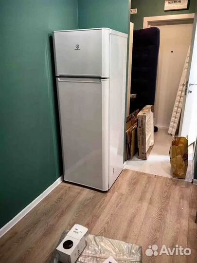 Холодильник Indesit TIA16 - новый