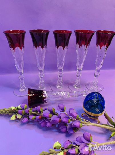 Небольшой супник с букетами и цитрусами