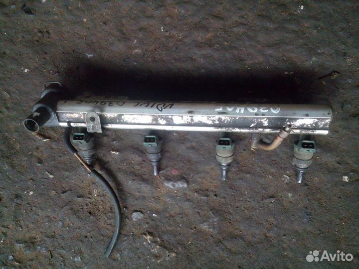Рейка топливная (рампа ) Volvo S40 1995-2004