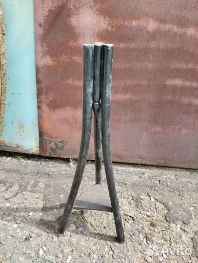 Подставка, часть чего-то, ножки