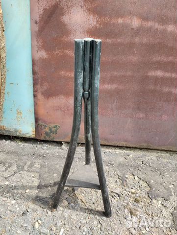 Подставка, часть чего-то, ножки