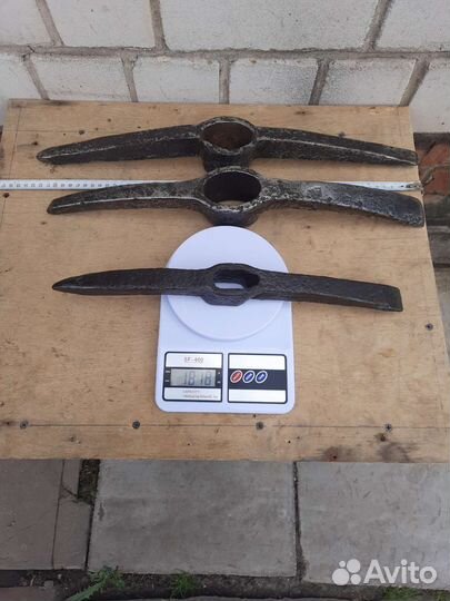 Кирка старинная, кованная, звонкая