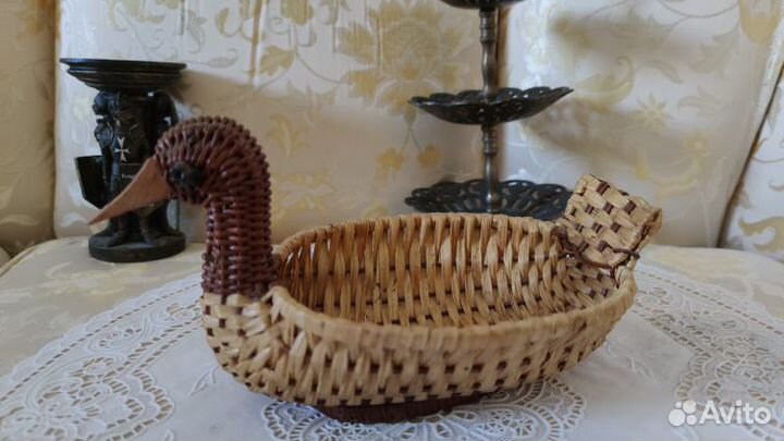 Корзинка плетенная, керамика чашки чайник яйцо