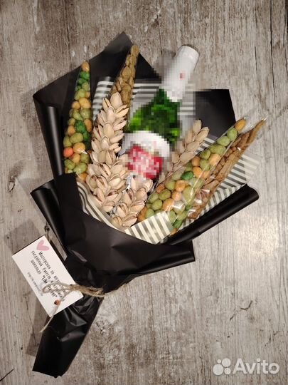 Мужской букет из колбасы, сыра, снеков