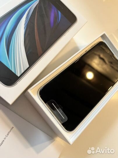iPhone SE, 64 ГБ