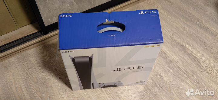 Коробка из-под PlayStation 5