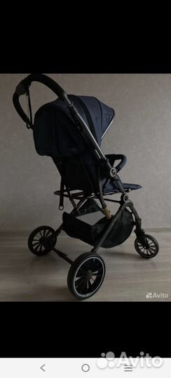 Прогулочная коляска с перекидной ручкой