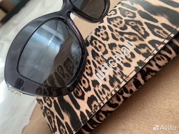 Солнцезащитные очки женские брендовые