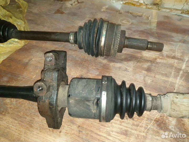 Левый привод Toyota Avensis t22