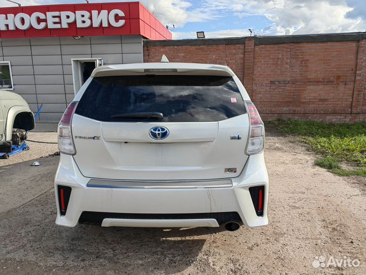 Автомобиль toyota приус альфа