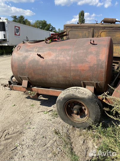 Емкость для воды на колесах 1,5 куба