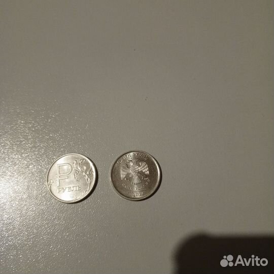 Монета 1 рубль с буквой Р коллекционная