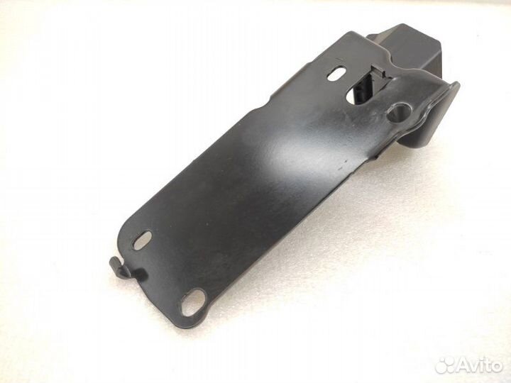 Кронштейн радиатора левый Bmw 3-Series E90 N52B30