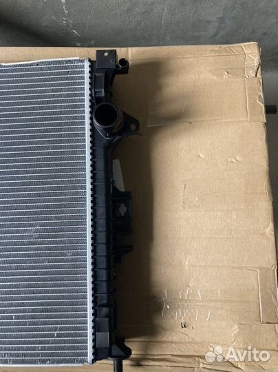 Радиатор системы охлаждения Valeo 735374