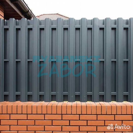 Забор из серого штакетника в Сараях
