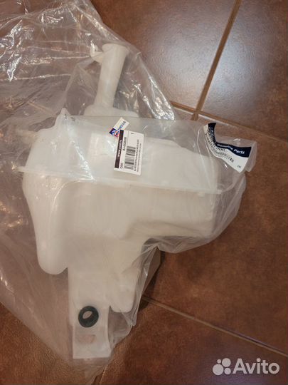 Бачек омывателя Солярис 2011