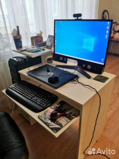 Компьютерный стол с 2-мя ящиками