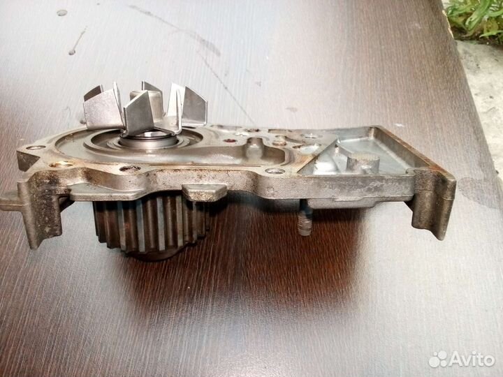 Водяная помпа на Renault