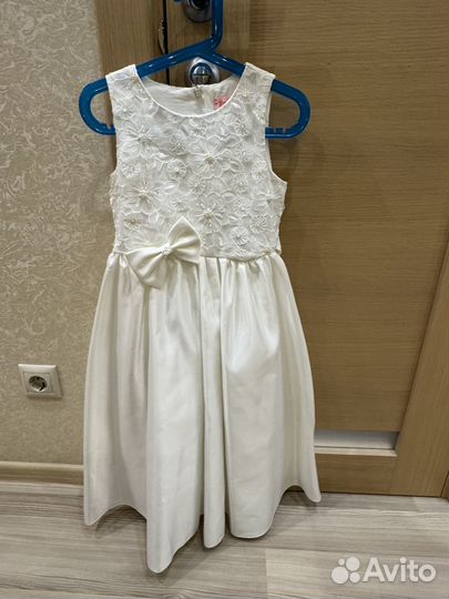 Нарядное, белое платье для девочки 116 и 128