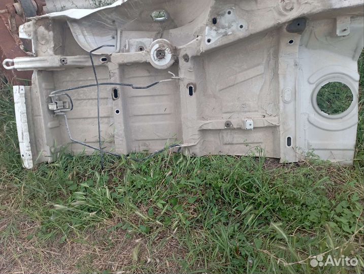 Крыло Ларгус Правое