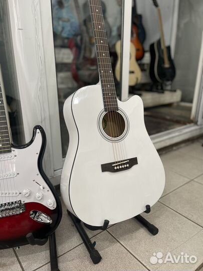 Классическая / акустическая гитара