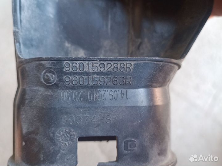 Патрубок забора воздуха Renault Sandero 2 Хэтчбэк