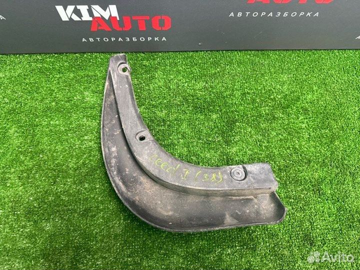 Брызговик задний правый Kia Ceed 1 Ed Hb 1.6 G4FC