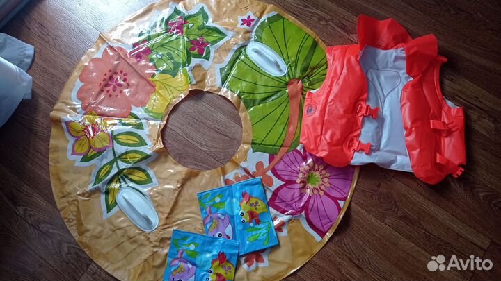 Надувной круг с ручками, жилет, нарукавники