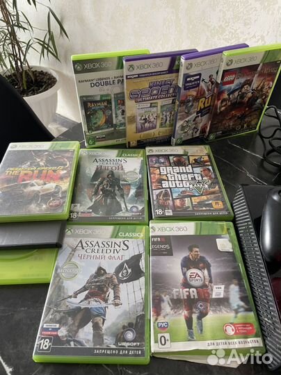 Xbox 360 с кинектом и 2 геймпада