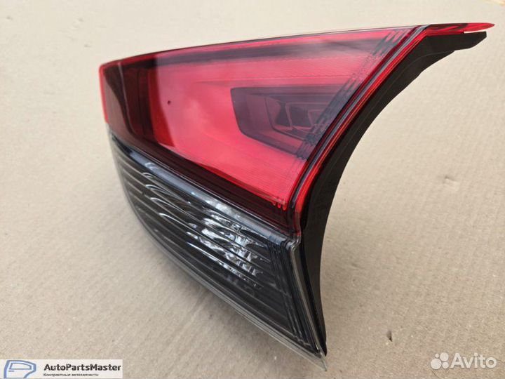 Фонарь в крышку багажника Nissan Xtrail 32