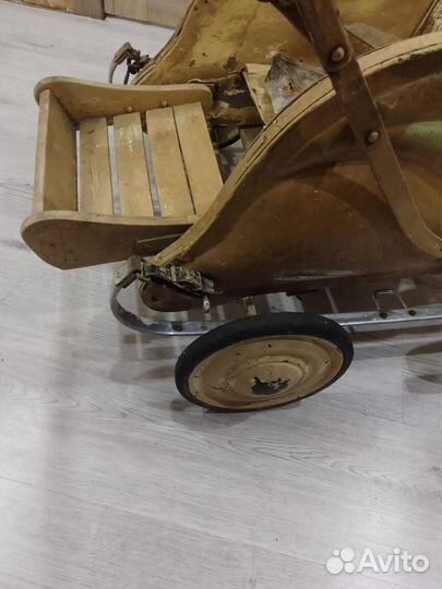 Детская коляска ретро