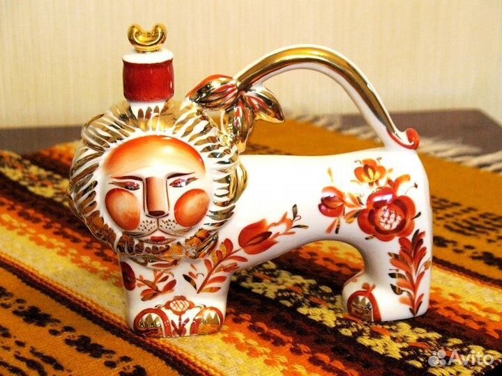 Графин Лев красный фарфор Штоф лфз
