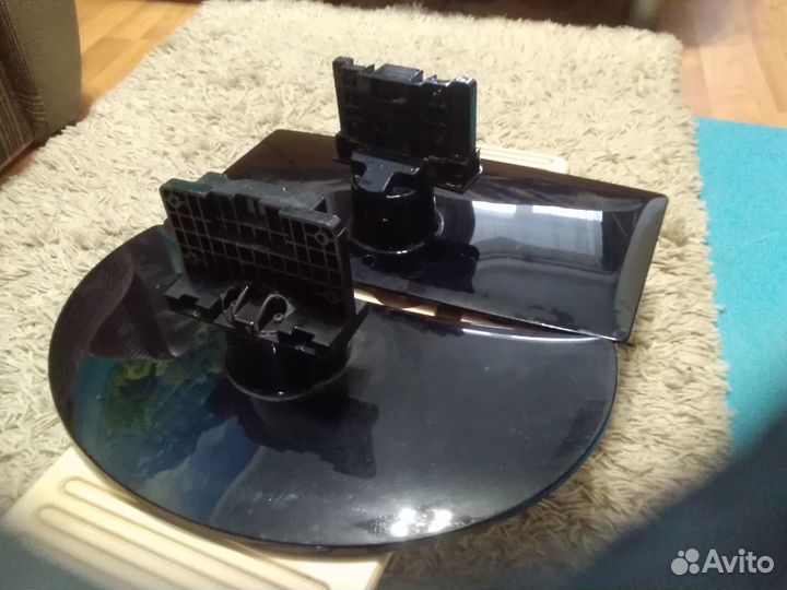 Подставки для телевизора осталось одна32 ln5000